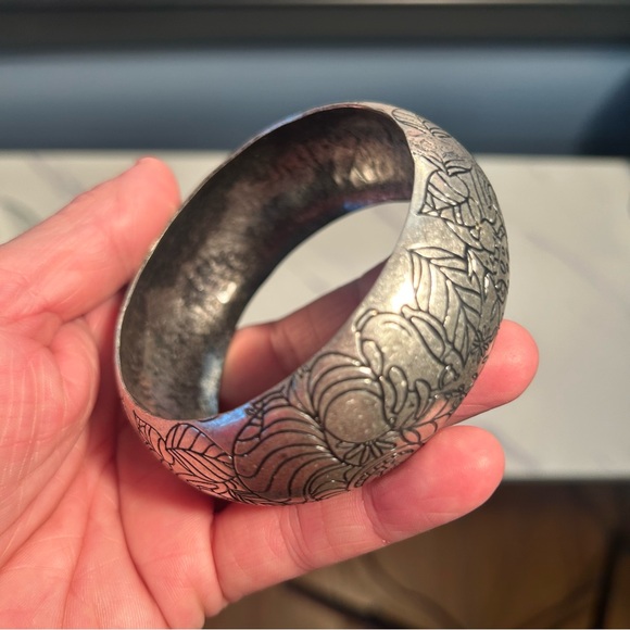 Disney Alice In Wonderland Cheshire Bangle - Picture 2 of 11